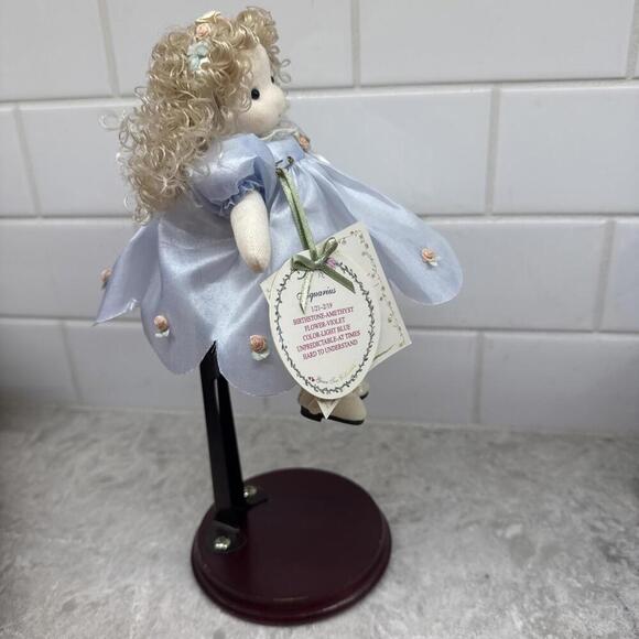 Vintage Greentree music box 8” doll of the month Aquarius with tags, stand. - Picture 4 of 15